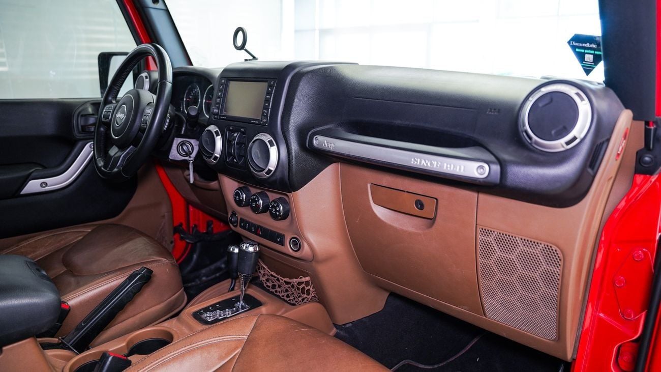 Jeep Wrangler Sahara 3.6L A/T Sahara 3.GCC6L A/T