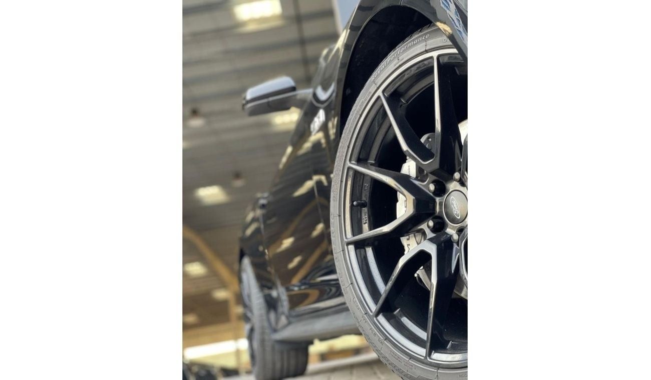 Ford Mustang GT 5.0 / PREMIUM /ELECTRONIC EXHAUST/ 4000 MILES ONLY / FULL OPTIONS