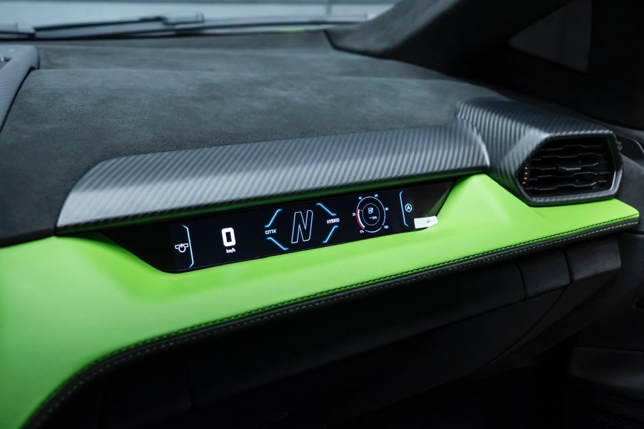 لامبورغيني ريفويلتو 6.5L V12 Hybrid