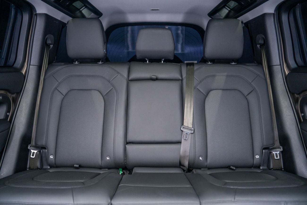 لاند روفر ديفندر P300 110 SE 2.0L (5 Seater)