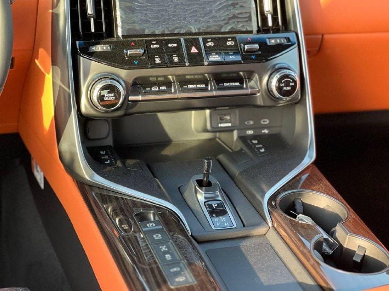 Lexus LX 700h VIP 3.5L HEV A/T // 2025 // FULL OPTION WITH VIP,COOLING,HEATED SEATS / MARK LEVINSON SOUND SYSTEM /