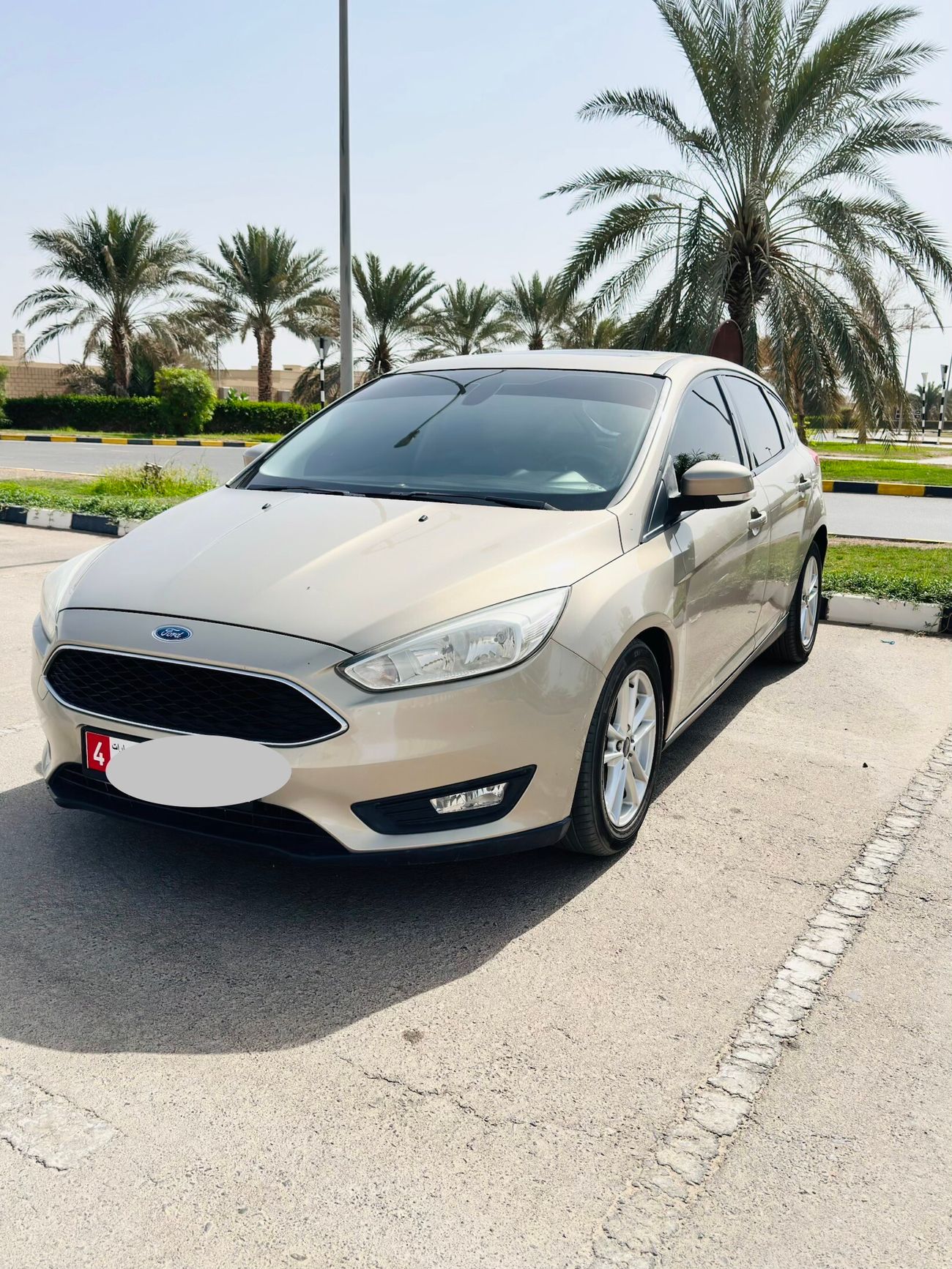 فورد فوكاس أنظف فورد فوكس خليجي 2015 قوي واقتصادي جدا،ملكية سنة تأمين عمان والامارات سنة، صبغ وكالة من البنفر إ