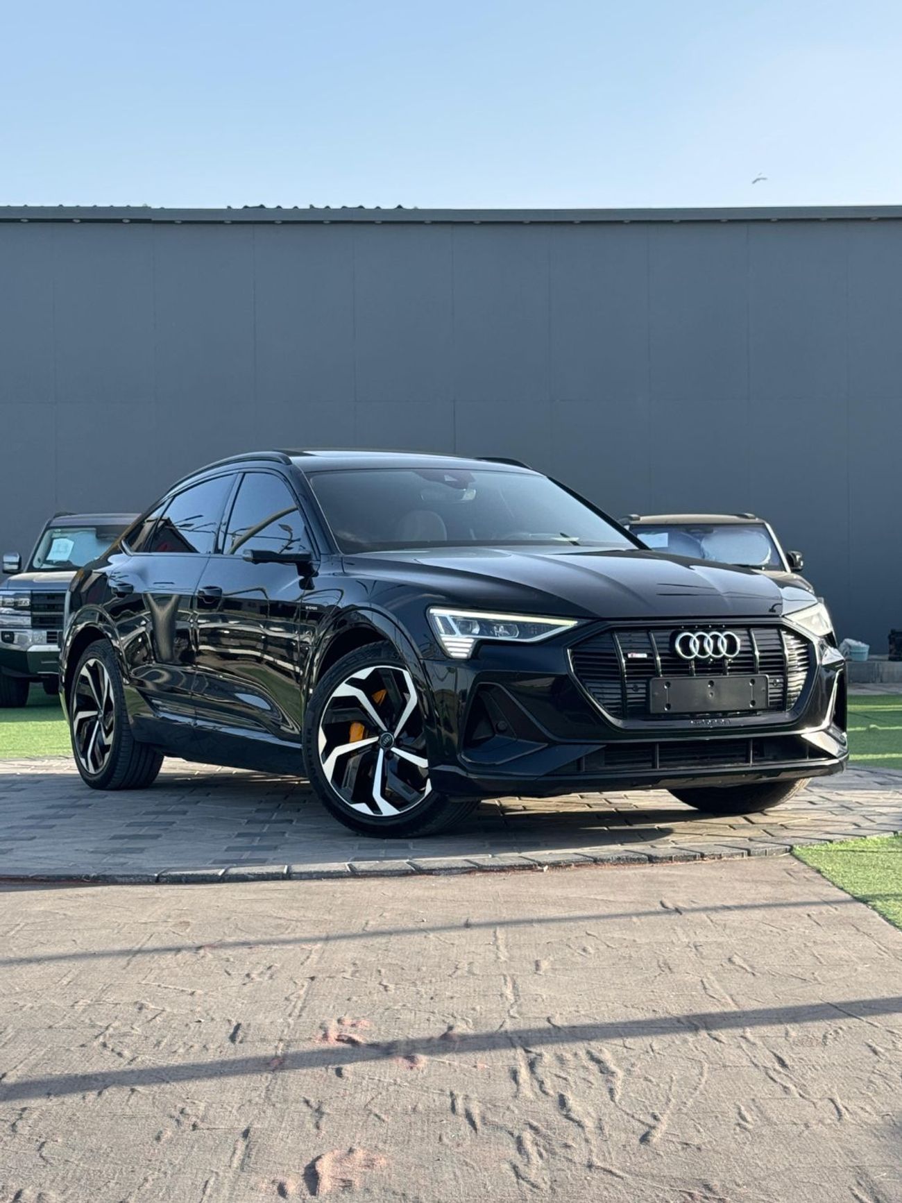 أودي Q8 إي ترون