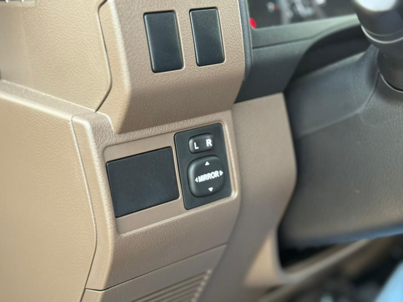 Toyota Land Cruiser 76 Toyota Land Cruiser 70 4.0 MANUAL