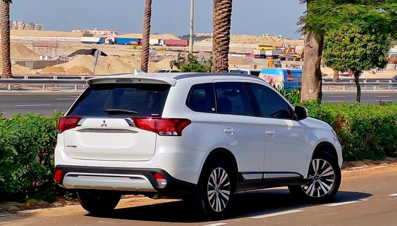 ميتسوبيشي آوتلاندر GLX Basic 2.4L (7 Seater) 960-Monthly l GCC l Cruise, Camera, 4x4 l Accident Free