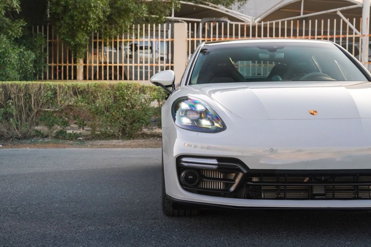 Porsche Panamera GTS 4.0L (455 HP)