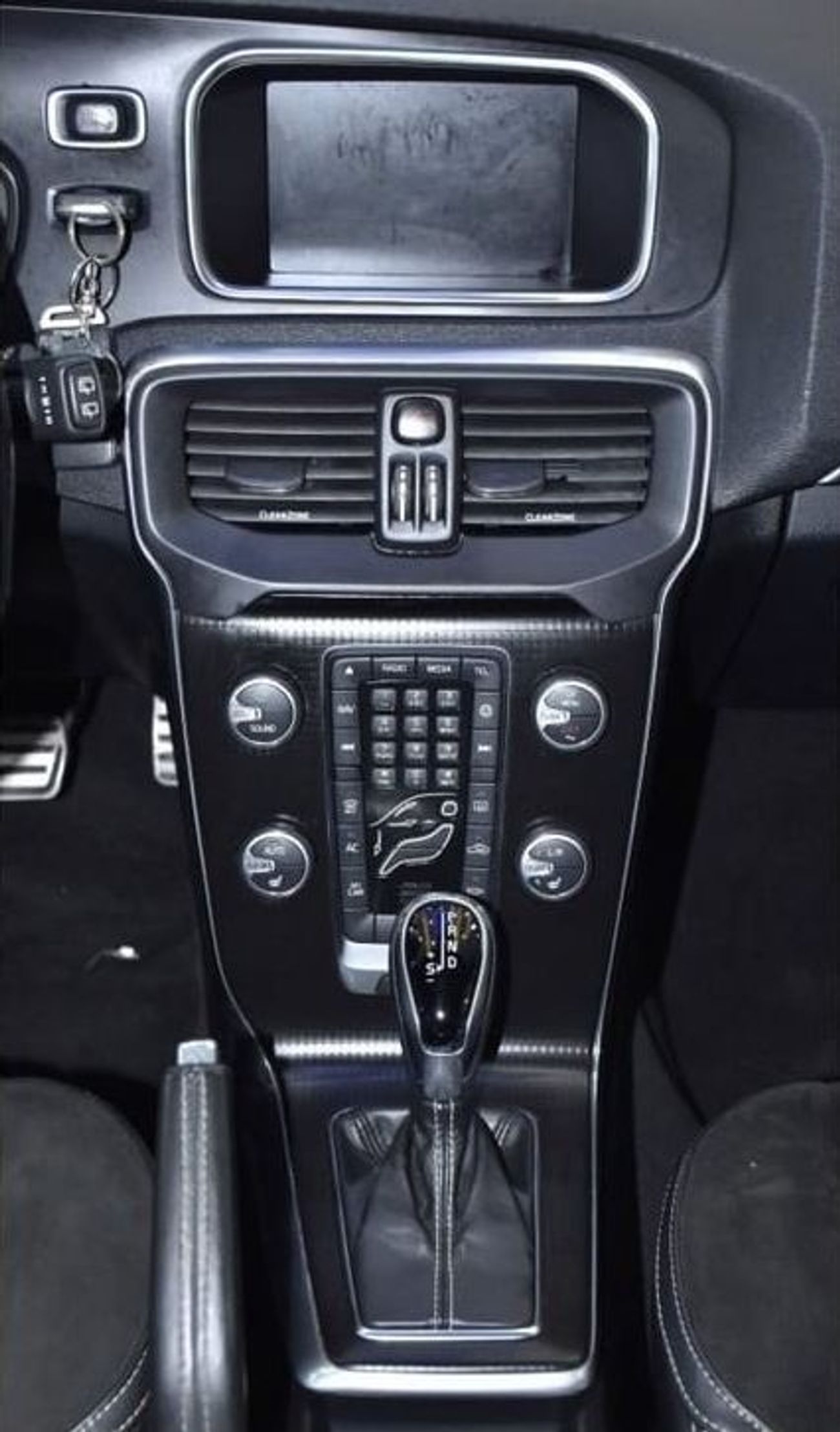 فولفو V40 EXCELLENT DEAL for our Volvo V40 T5 ( 2018 Model ) in Black Color GCC Specs