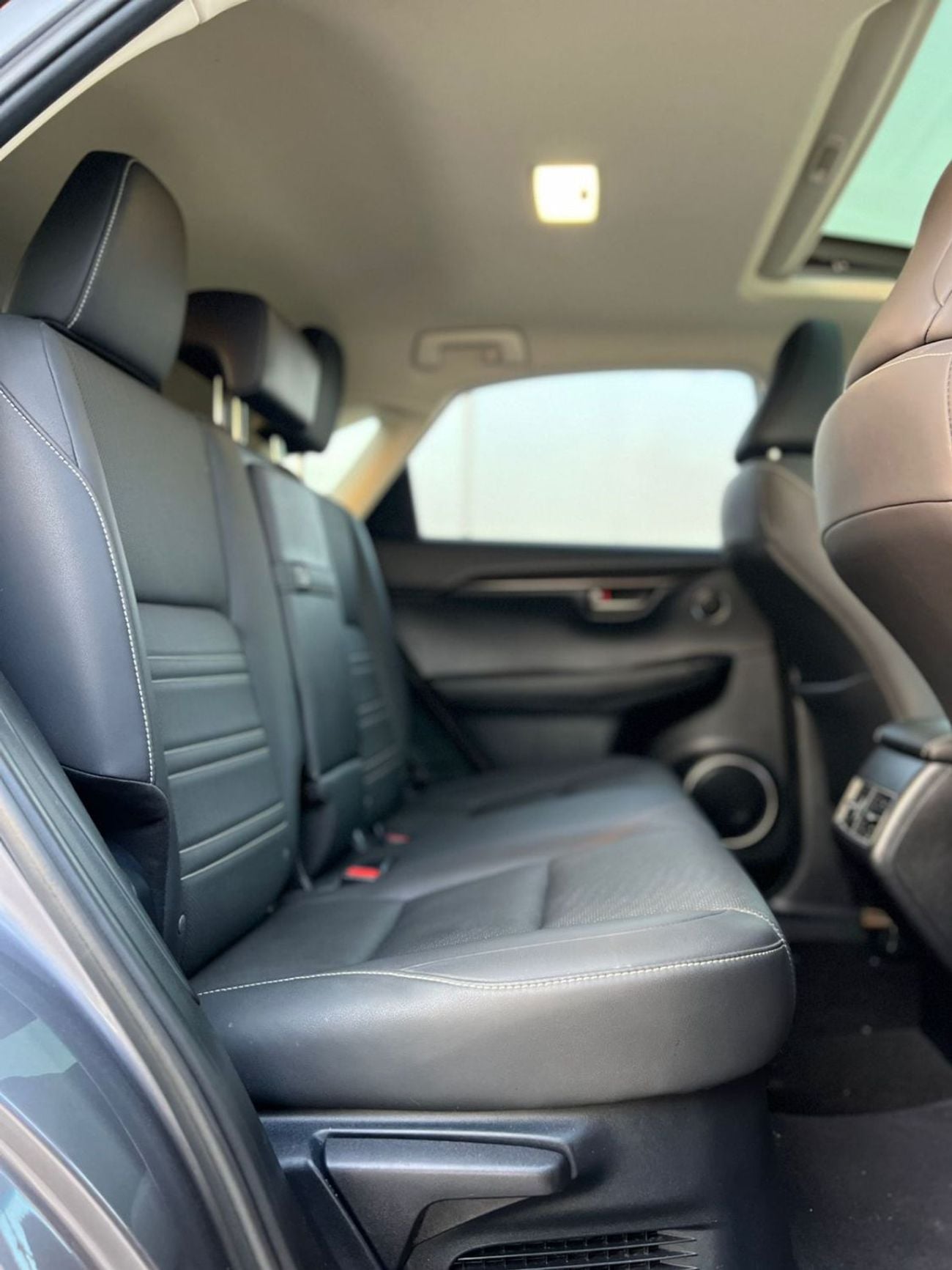 لكزس NX 300 2019 Lexus NX 300h Hybrid  Full Option - 2.5L V4 - Rear Camera & Sensor - Sunroof - Leather Seat