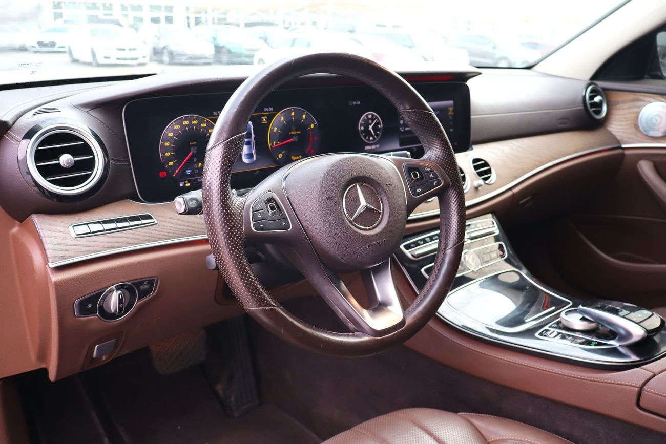 Mercedes-Benz E300 Premium 2.0L
