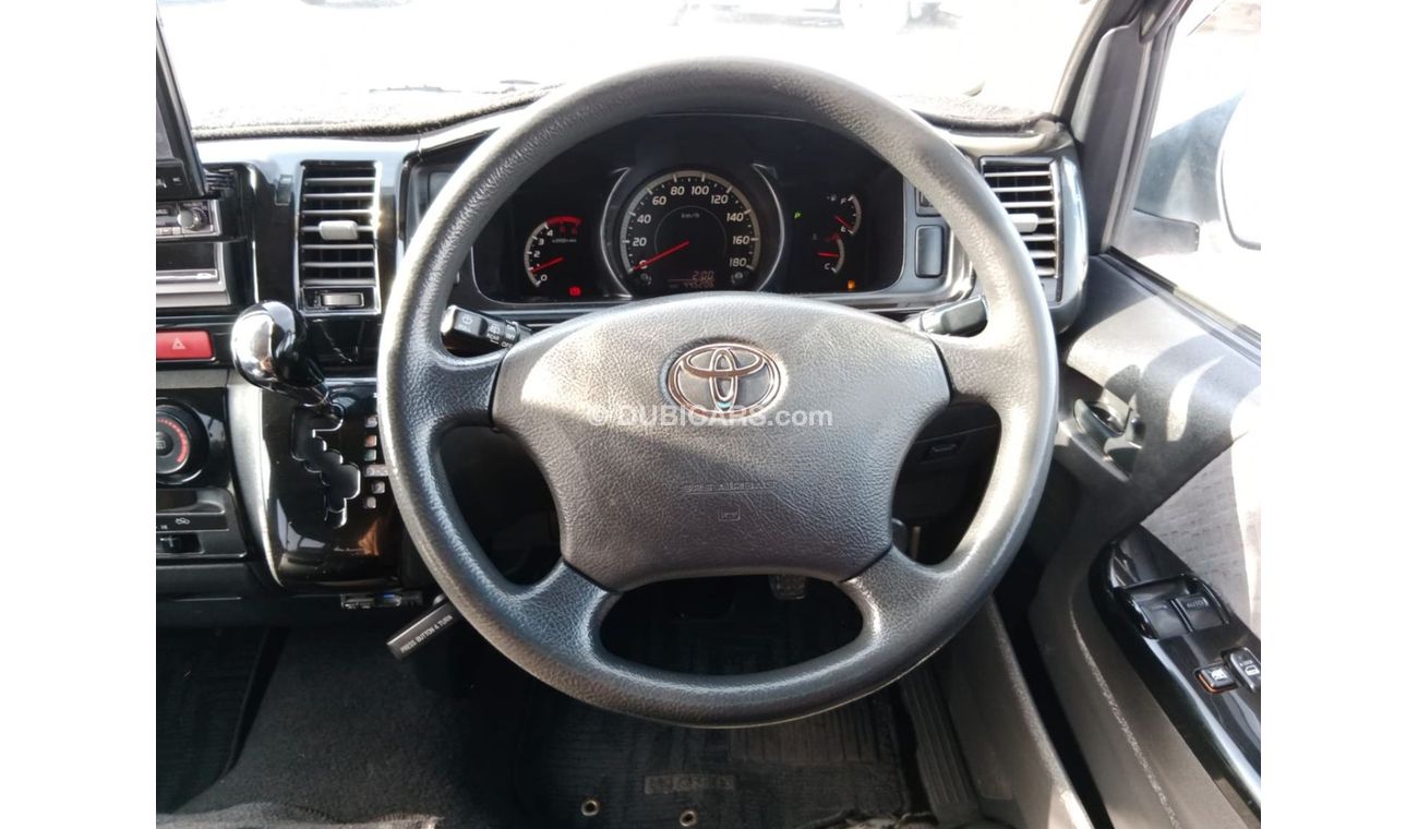 Toyota Hiace TOYOTA HIACE VAN RIGHT HAND DRIVE (PM1326)