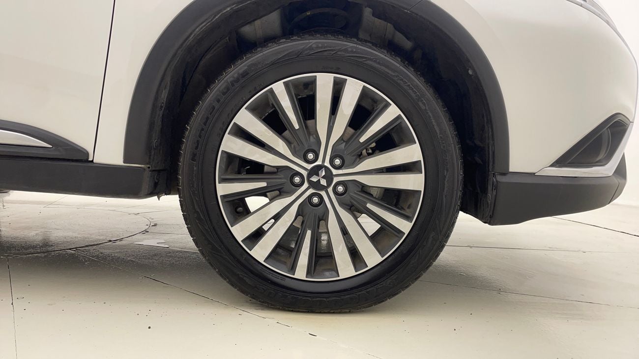 ميتسوبيشي آوتلاندر GLX MID LINE 2.5 | بدون دفعة مقدمة | اختبار القيادة في المنزل