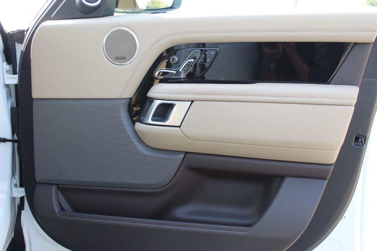 Land Rover Range Rover V6 UNDER WARRANTY GCC MINT IN CONDITION