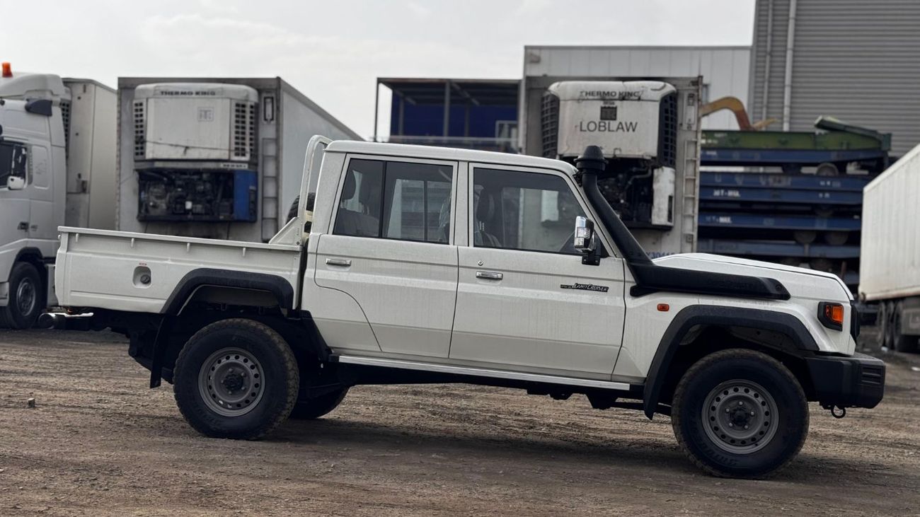 Toyota Land Cruiser Pick Up LC79 Double Cabin LHD 4.2L 1HZ V6 Diesel Engine Manual Gear 4WD 5 Seater 4 Doors