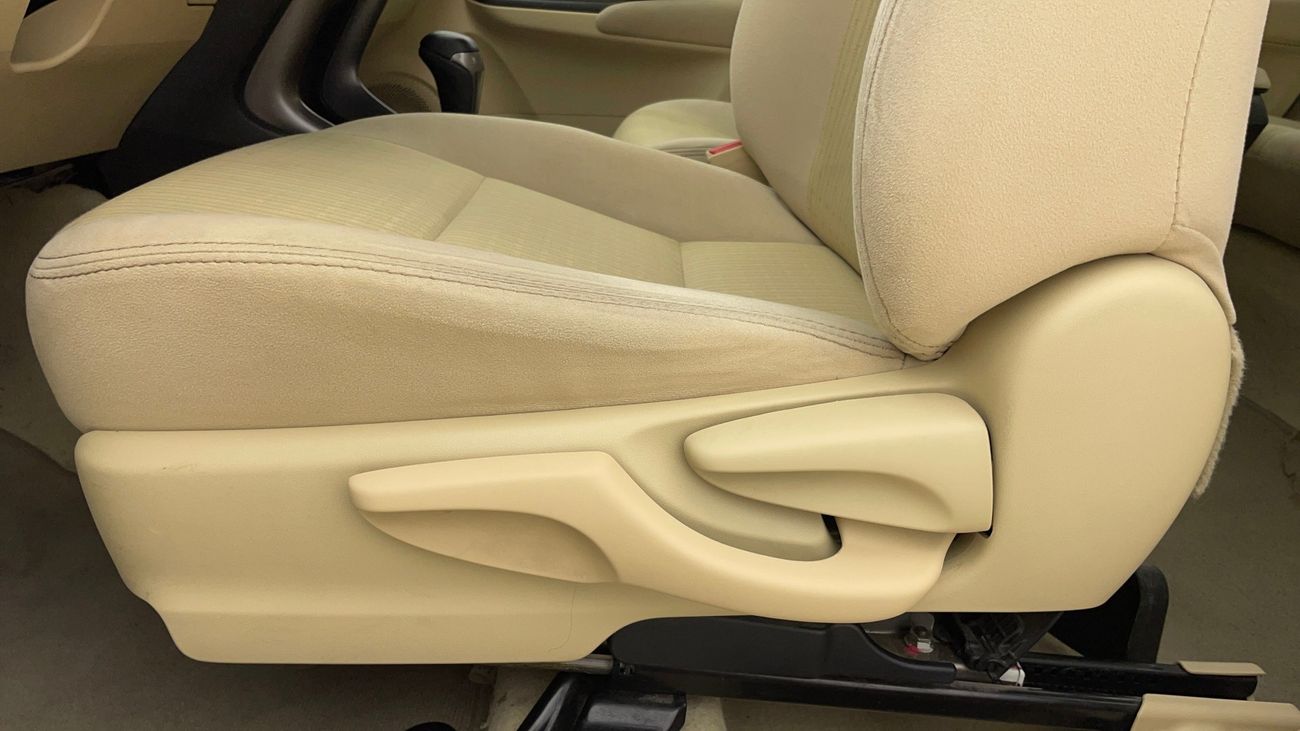 تويوتا يارس SE 1.5 | بدون دفعة مقدمة | اختبار القيادة في المنزل