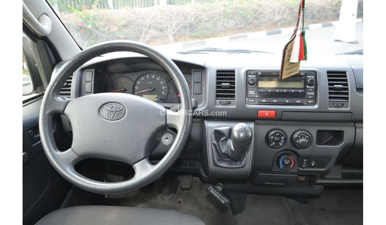 Toyota Hiace Toyota Hiace 2014 - GCC SPEC-Low mileage 50,000 kM Only - accident free