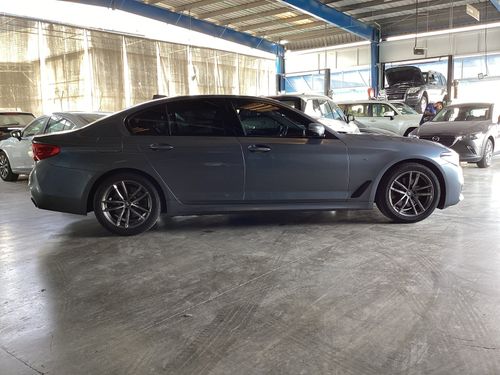 بي أم دبليو 520i M Sport | Carnival Sale • UP TO AED 20,000 OFF | شامل الضمان | 0 ﺪﻔﻋﺓ ﺃﻮﻟﻯ