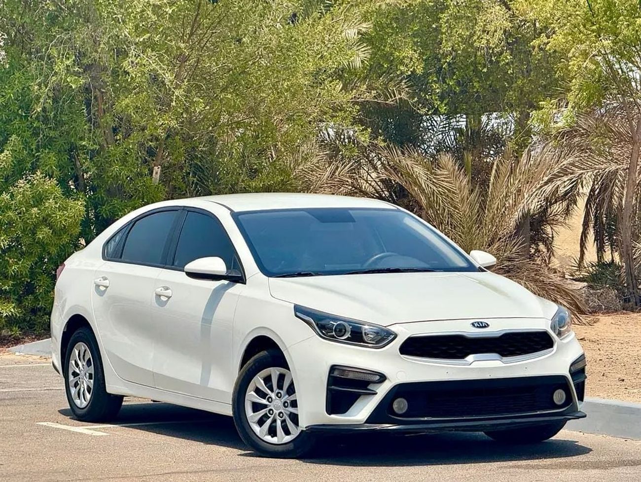 كيا سيراتو LX كيا سيراتو 2021، سعة 1.6 لتر، لون أبيض، سيدان، بحالة ممتازة من الداخل والخارج، قسط شهري 560