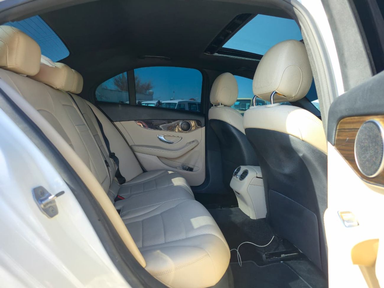 مرسيدس بنز C 300 Luxury 2.0L