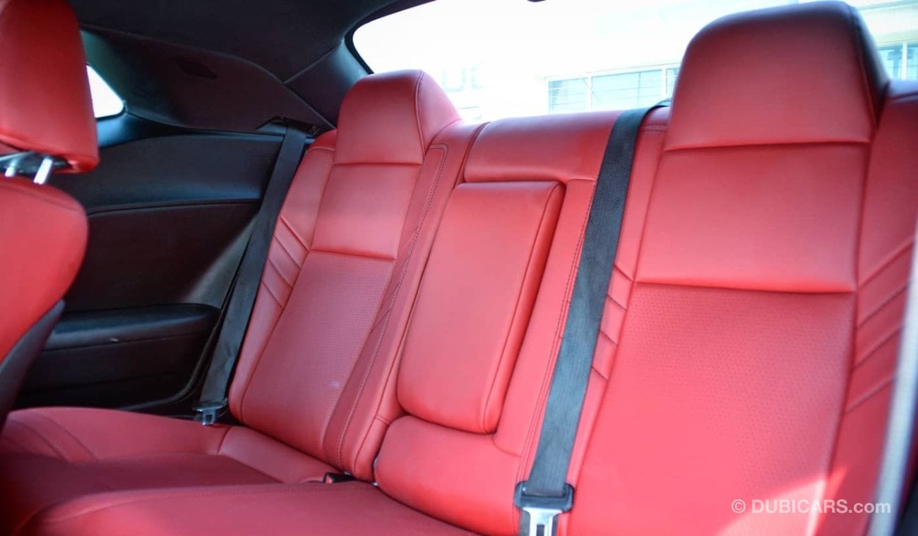 Dodge Challenger Challenger SXT V6 3.6L 2019/ SRT Wide Body/ Leather Interior/Very Good Condition