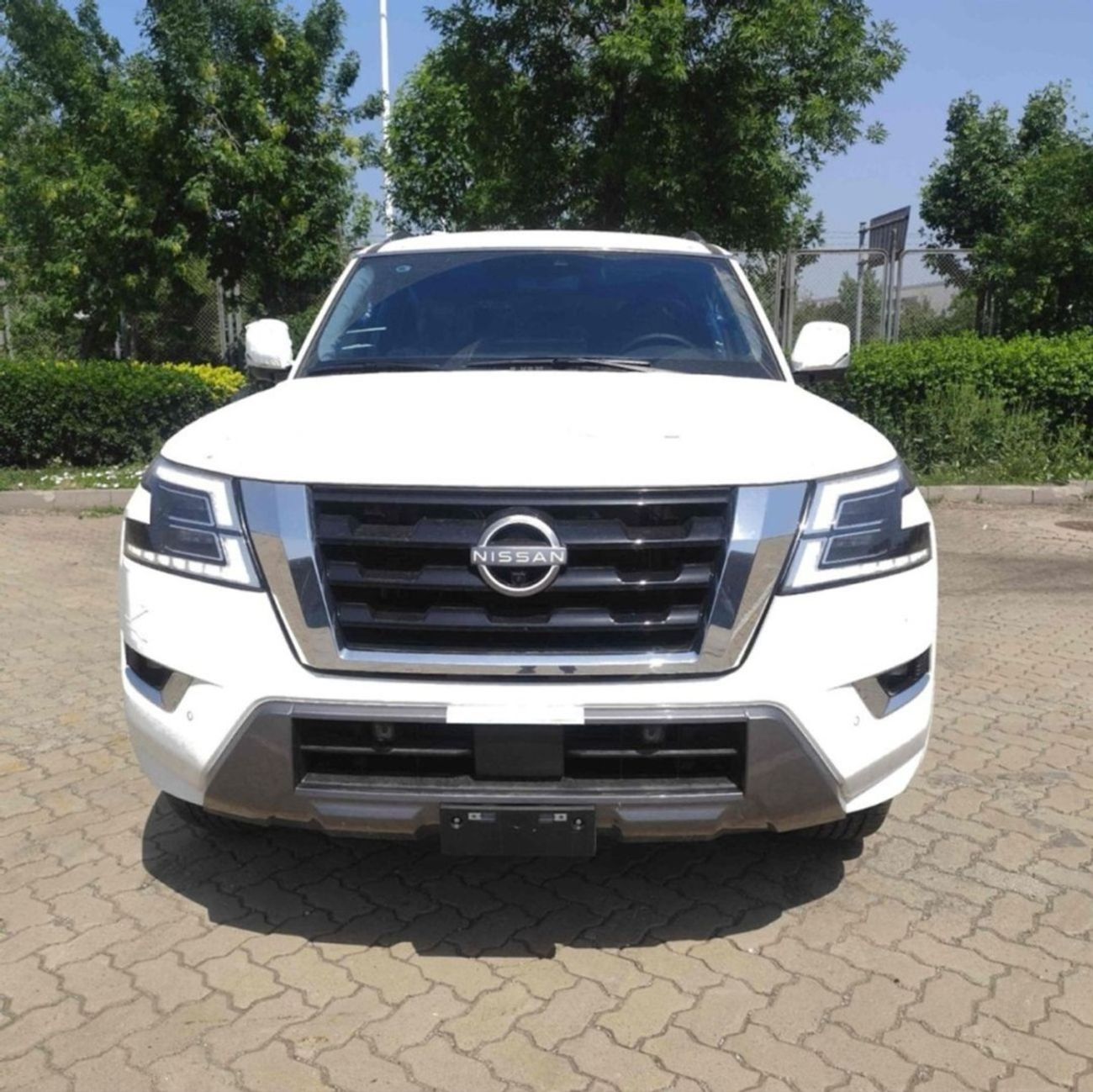 Nissan Armada NISSAN ARMADA PLATINUM V8 5.6L (400HP)