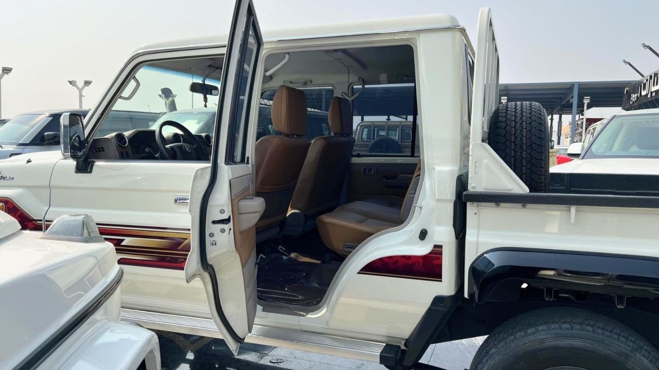 تويوتا لاند كروزر بيك آب 4.0L Double Cab