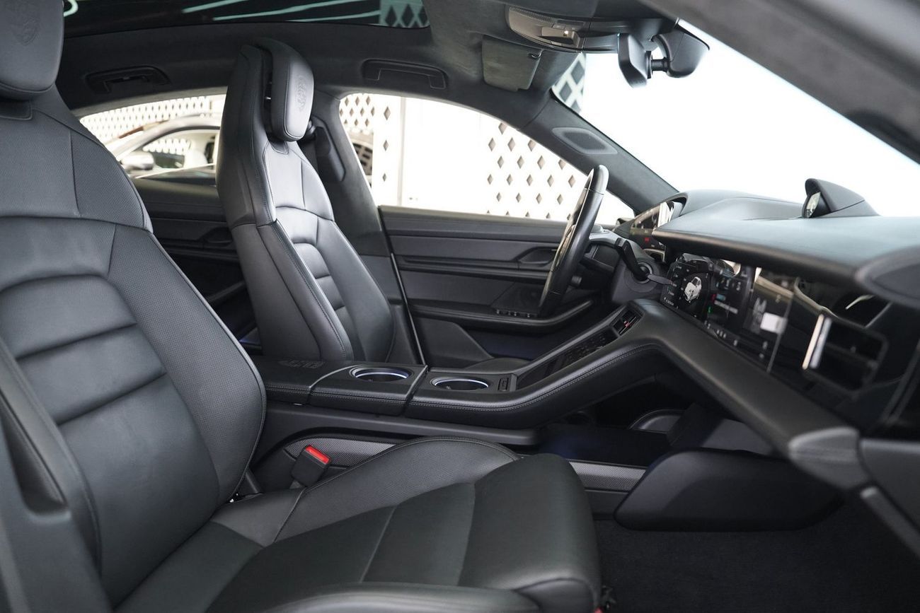 بورش تايكان Turbo S (761 HP)