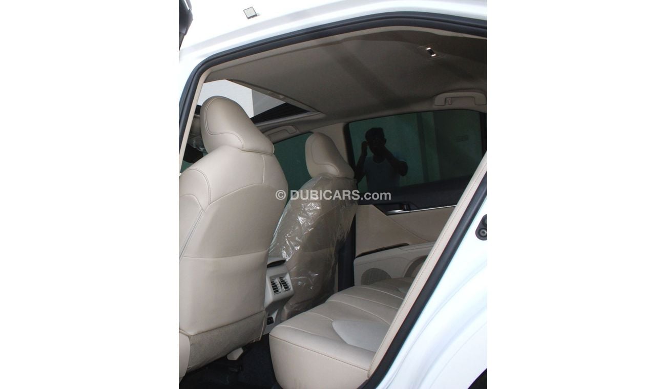 Toyota Camry SE+ TOYOTA CAMRY 2020 WHITE GCC FULL OPTION  EXCELLENT CONDITION WITHOUT ACCIDENTS