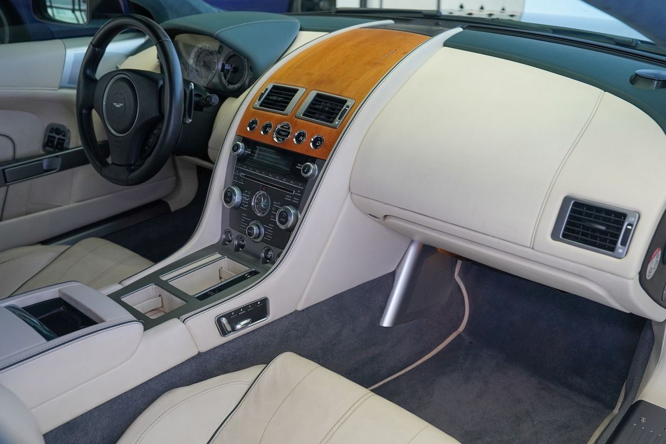 Aston Martin DB9 Std 6.0L (470 HP)