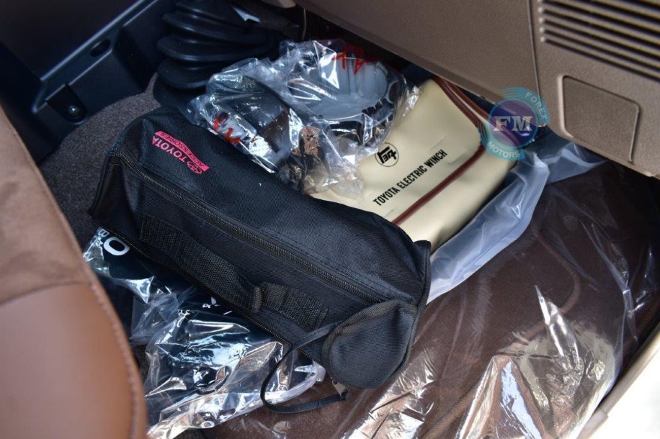 Toyota Land Cruiser 70 71 Short Wheel Base SDLX 2.8L Diesel 4WD 5 Seater Automatic