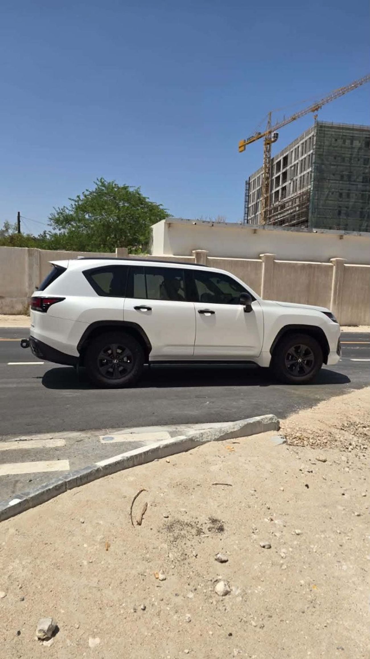 لكزس LX 700h SIGNATURE