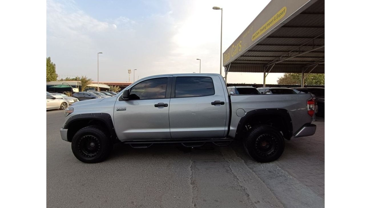 Toyota Tundra Crewmax Limited بلاتينيوم TRD