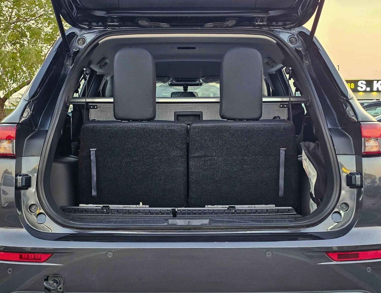 Mitsubishi Outlander 2.5L PETROL / LIMOUSINE LEATHER / FR&RR PARKING SENSOR / DVD+CAMERA  (CODE # F03)