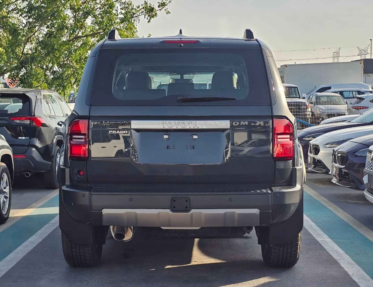 Toyota Prado ALL ROUNDER / 2.4L PETROL V4 / SUNROOF / DRIVER POWER SEAT / COOL BOX / MID OPTION (CODE # R2)