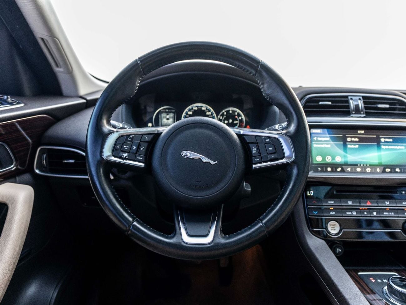 Jaguar F-PACE 25T