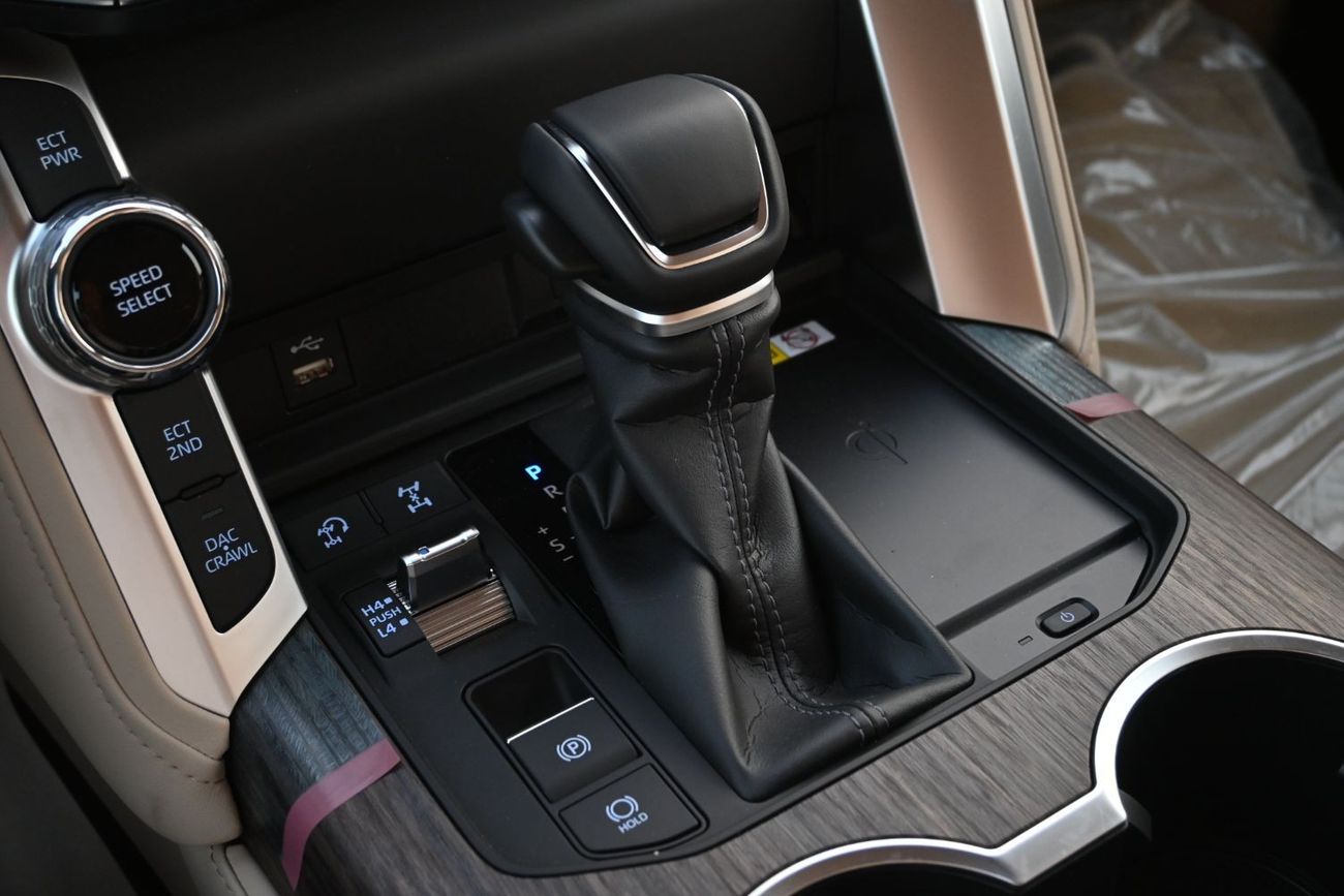 تويوتا لاند كروزر Toyota Land Cruiser VX 4.0L V6 Petrol, 4WD, Model 2024, Color White