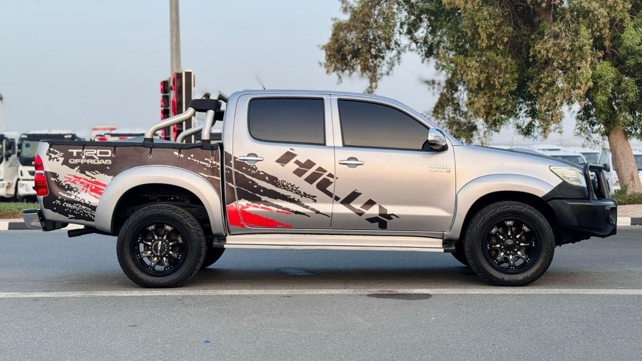 Toyota Hilux DOUBLE CABIN | 3.0L DIESEL | BULL BAR + ROLL BAR | RHD | AUTOMATIC  TRANSMISSION | 2015