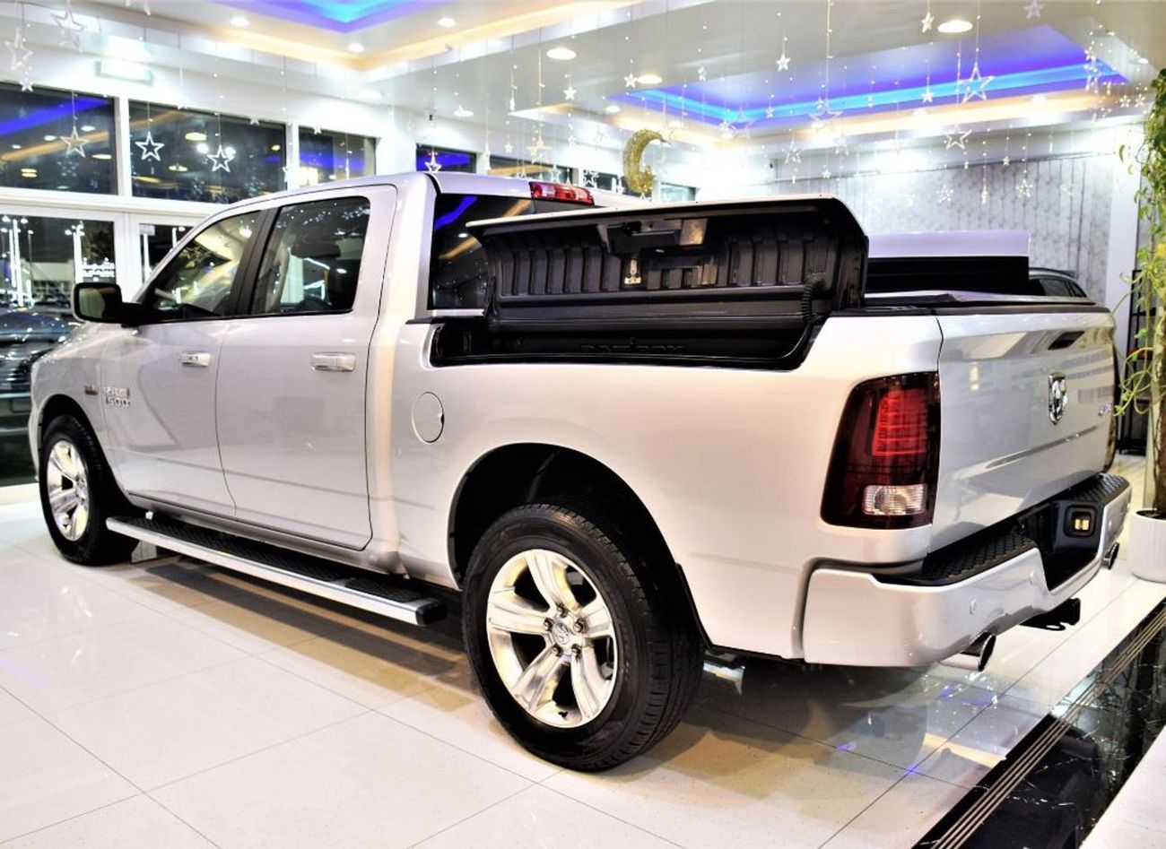 RAM 1500 ORIGINAL PAINT*AGENCY WARRANTY* 20,000 KM!! Dodge Ram 1500 4x4 5.7L HEMI 2017 Model!! in Silver Colo