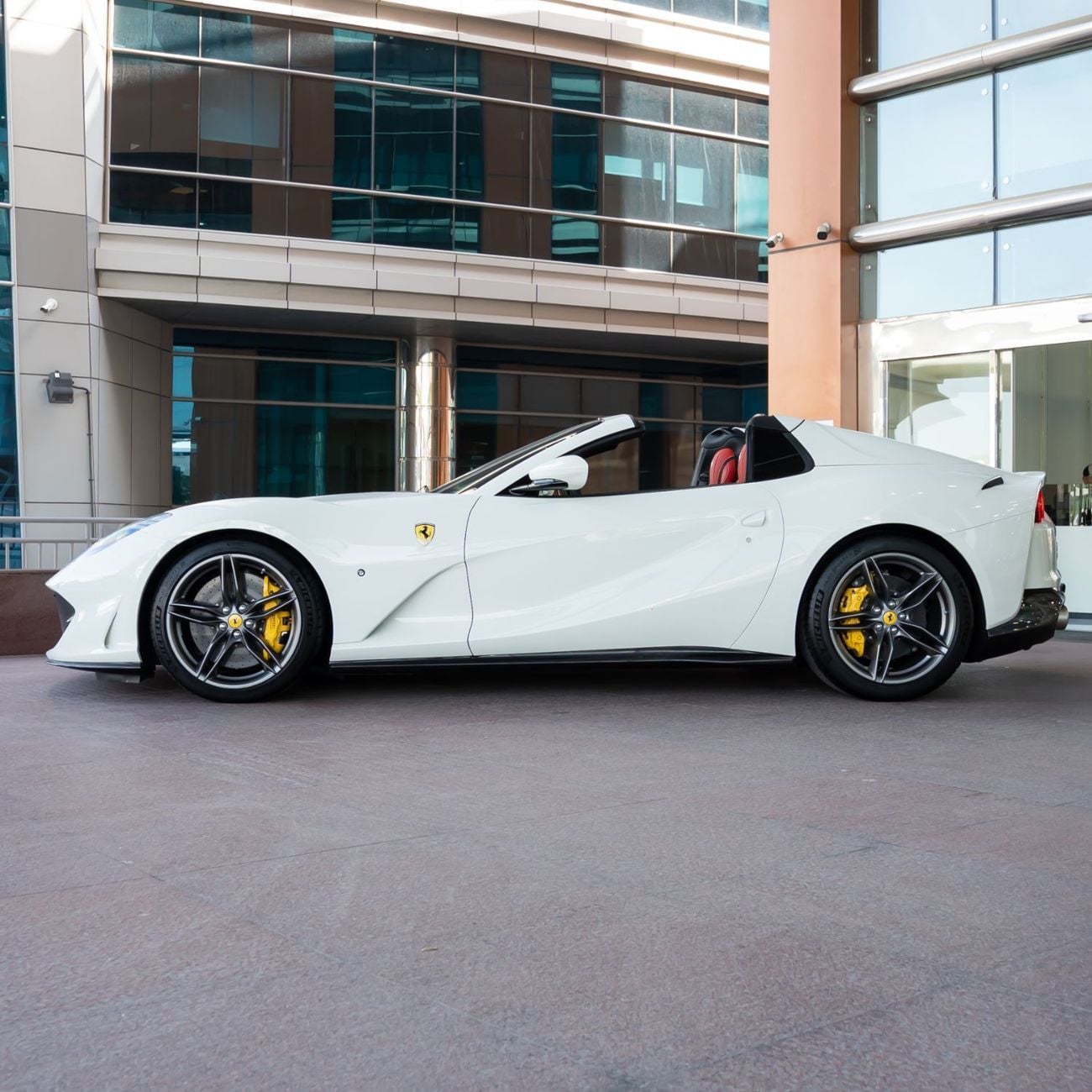 Ferrari 812 2023 FERRARI 812 GTS ( FULL CARBON BODY ) DONE ONLY 1200KM