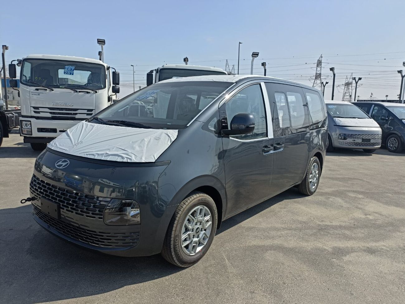 Hyundai Staria HYUNDAI STARIA 2.2 L 11 SEATS DIESEL 2025 (GCC SPECS) MANUAL