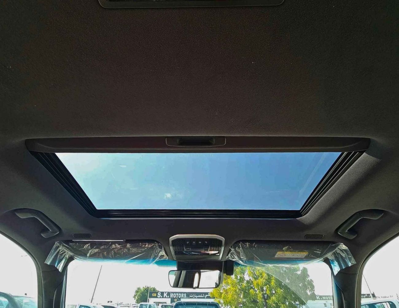 Toyota Land Cruiser VXR / TWIN TURBO / FULL OPTION / 3.3L V6 DIESEL / HEADUP DISPLAY / JBL SPKRS / SUNROOF (CODE#70000)