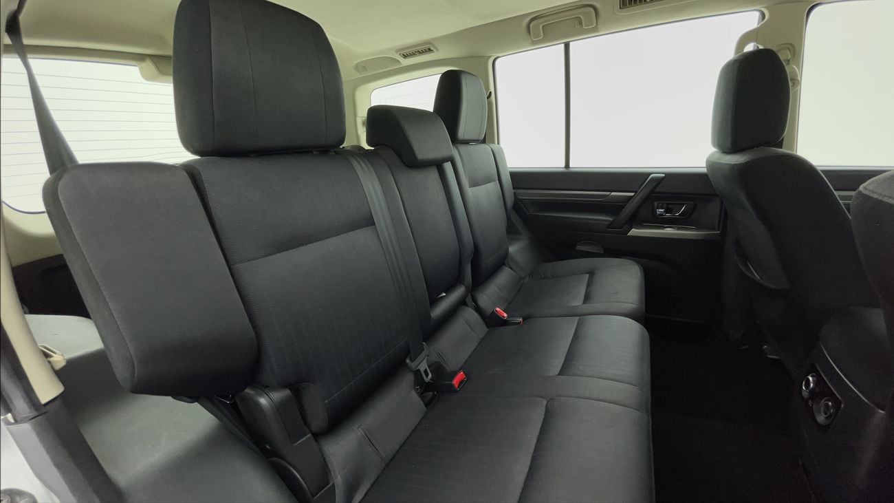 ميتسوبيشي باجيرو GLS MIDLINE 3 | بدون دفعة مقدمة | اختبار القيادة في المنزل