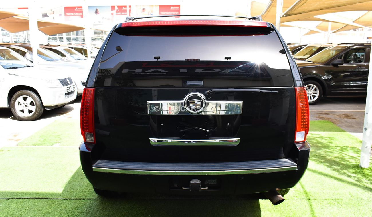 كاديلاك إسكالاد موديل 2007 وارد امريكى رقم واحد فتحة جلد مثبت سرعة تحكم بحالة ممتازة