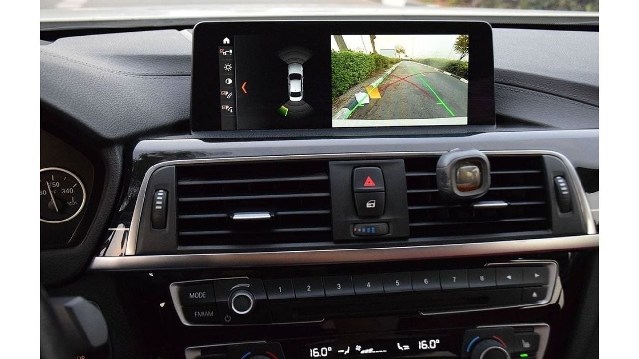 BMW 330i BMW 330e Plug-in