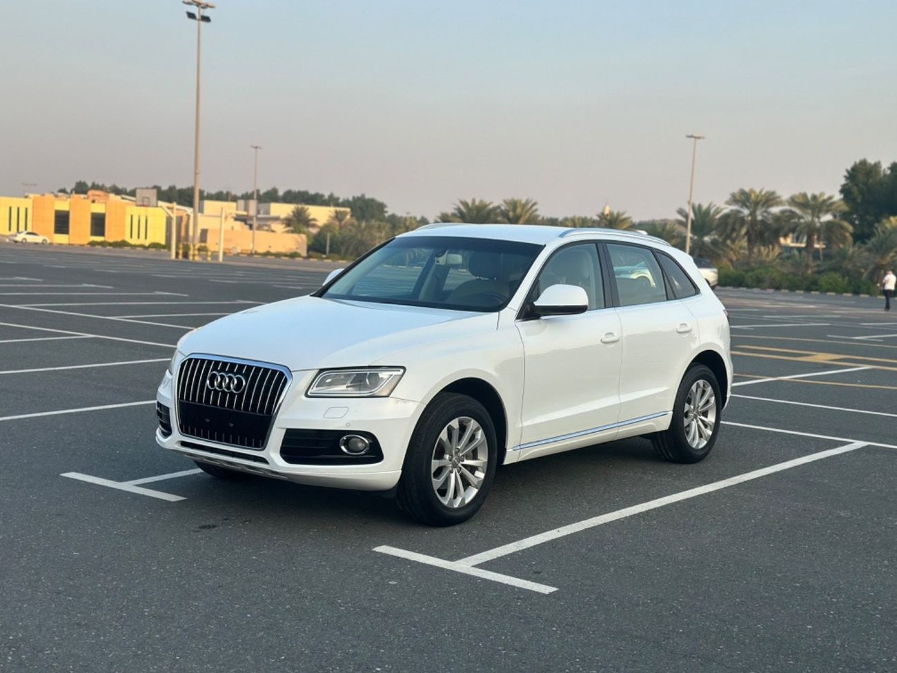 أودي Q5 S-لاين موديل 2014  خليجي حاله ممتازه جدااا من الداخل والخارج