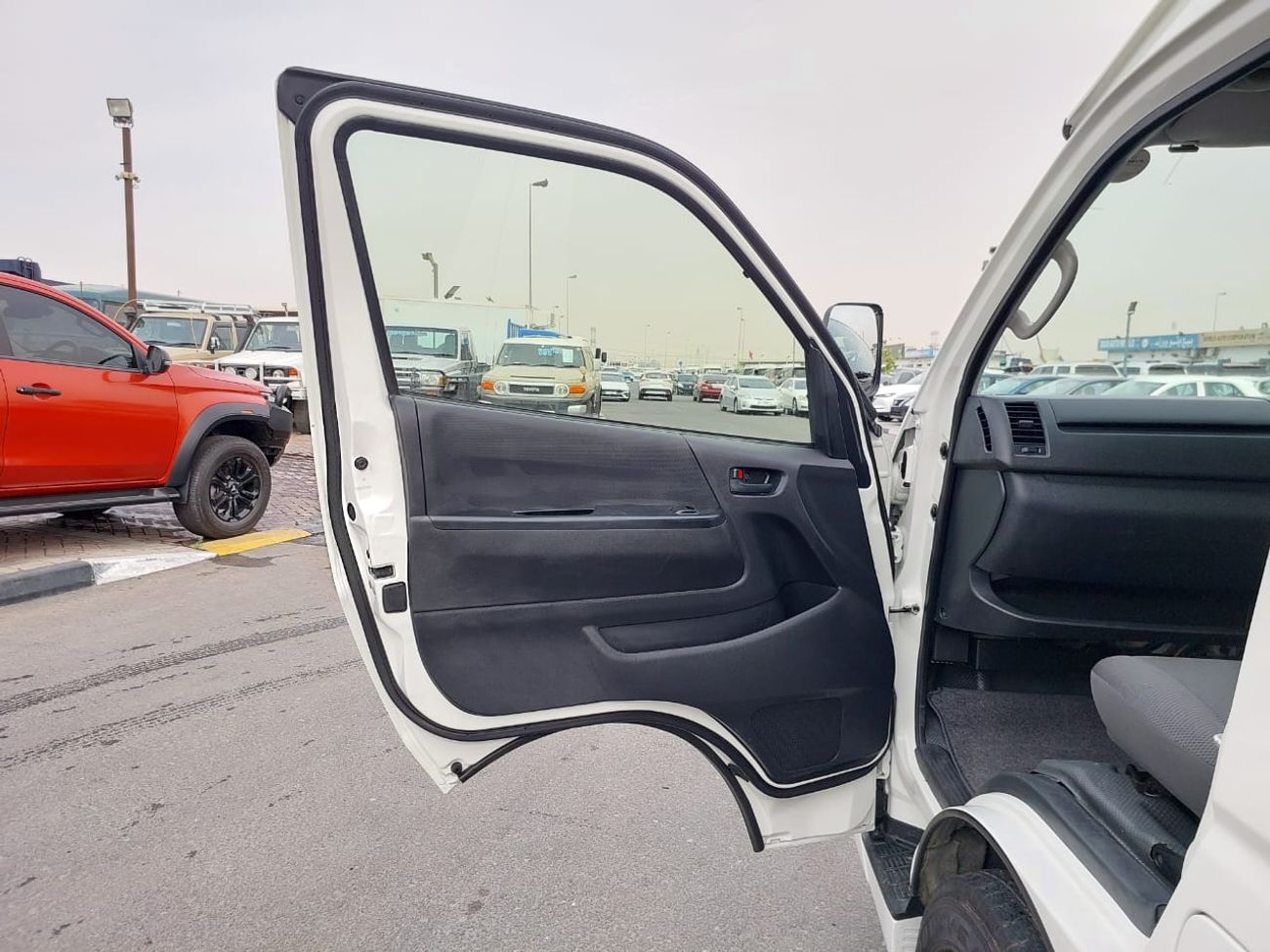 Toyota Hiace TOYOTA HIACE COMMUTER VAN RHD 2017 MODEL 2.7 L PETROL AUTOMATIC(PM81432)