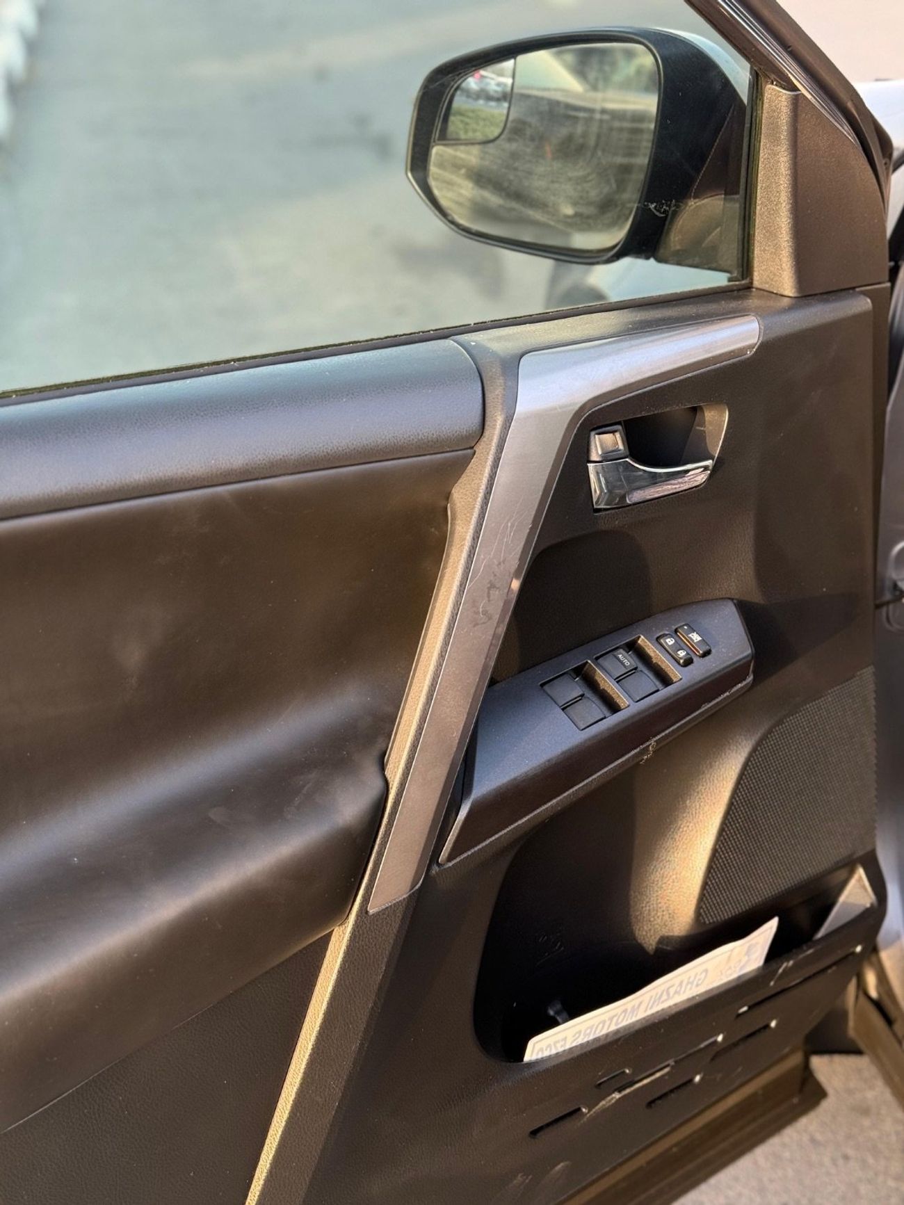 تويوتا راف ٤ XLE sunroof, leather seats Full Option