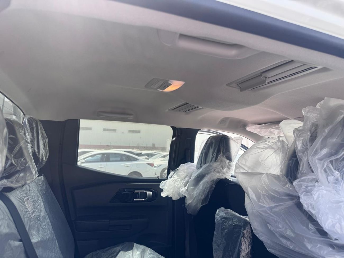 ميتسوبيشي L200 MITSUBISHI L200 Petrol Double Cabin 4WD 5MT 2.5L GLX -FULL OPTION_White