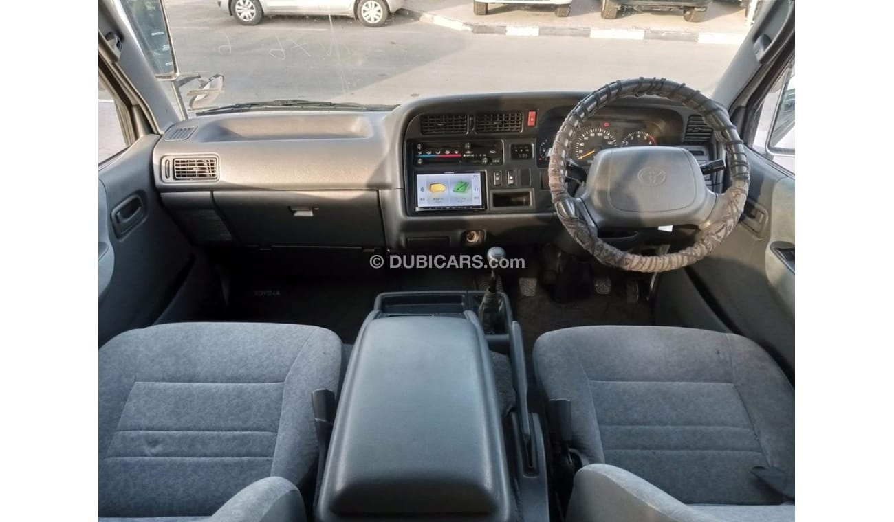 تويوتا هاياس TOYOTA HIACE RIGHT HAND DRIVE (PM954)