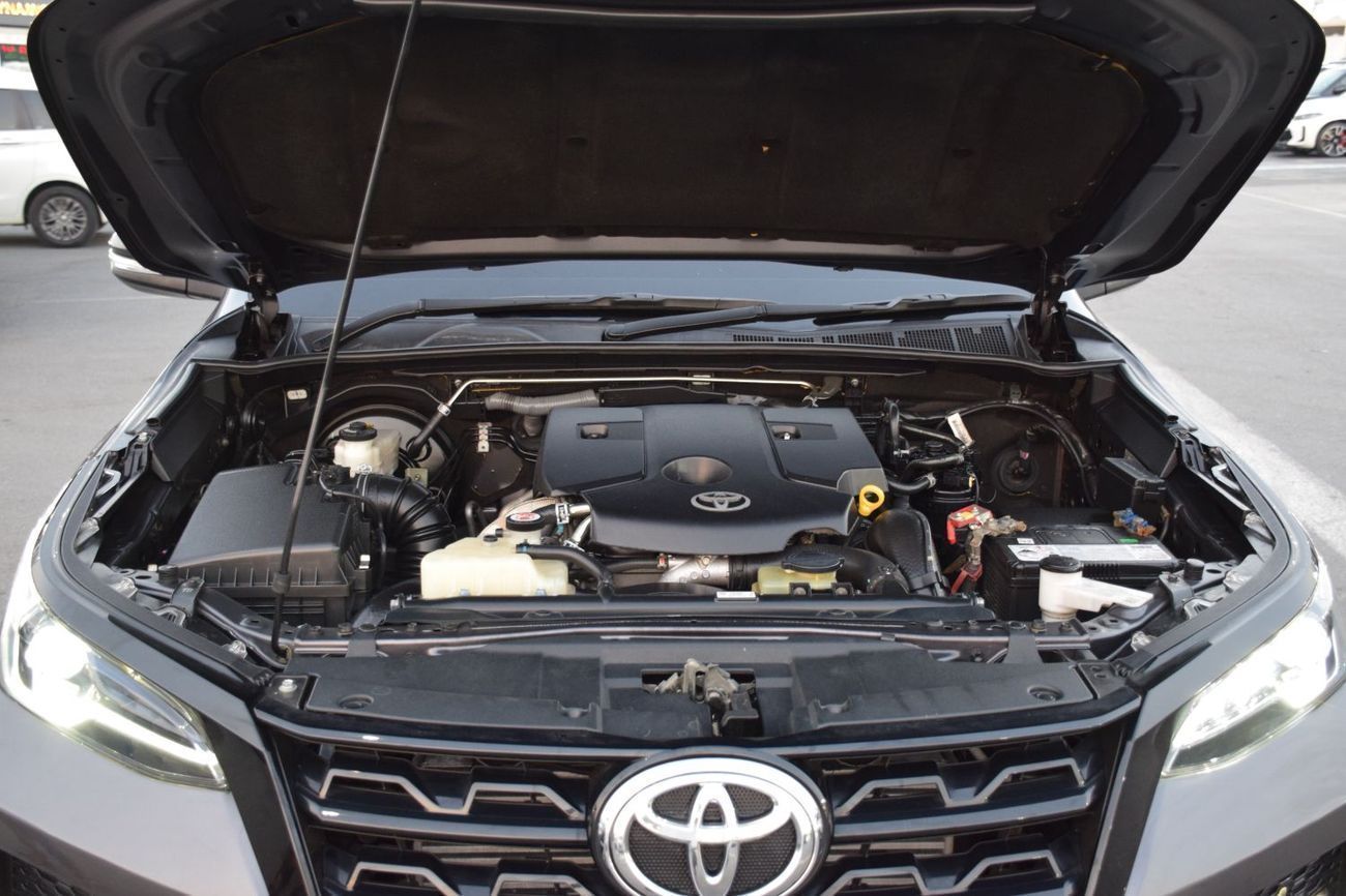 Toyota Fortuner 4X4 Diesel 2.8L (Right Hand)