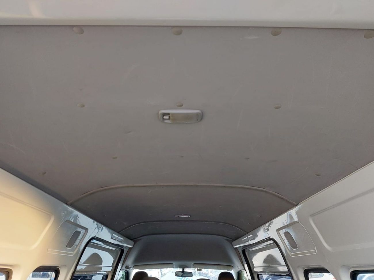 Toyota Hiace TOYOTA HIACE COMMUTER VAN RHD 2016 MODEL 3.0 L DIESEL AUTOMATIC(PM18509)